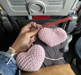 ¿Llevar o no llevar agujas de crochet en un avión?