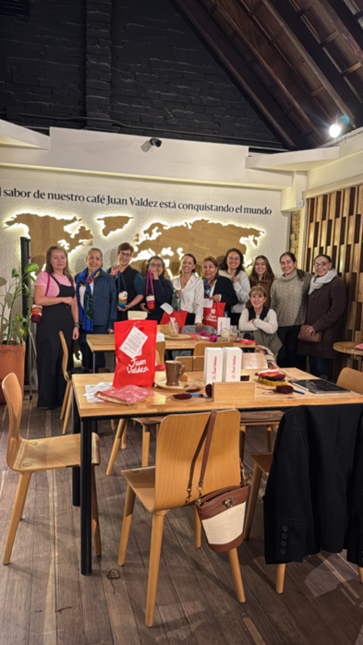 Taller Presencial Cali CafeCrochet Juan Valdez PortaTermo Montaña // 22 Nov. 2025 - Imagen 2