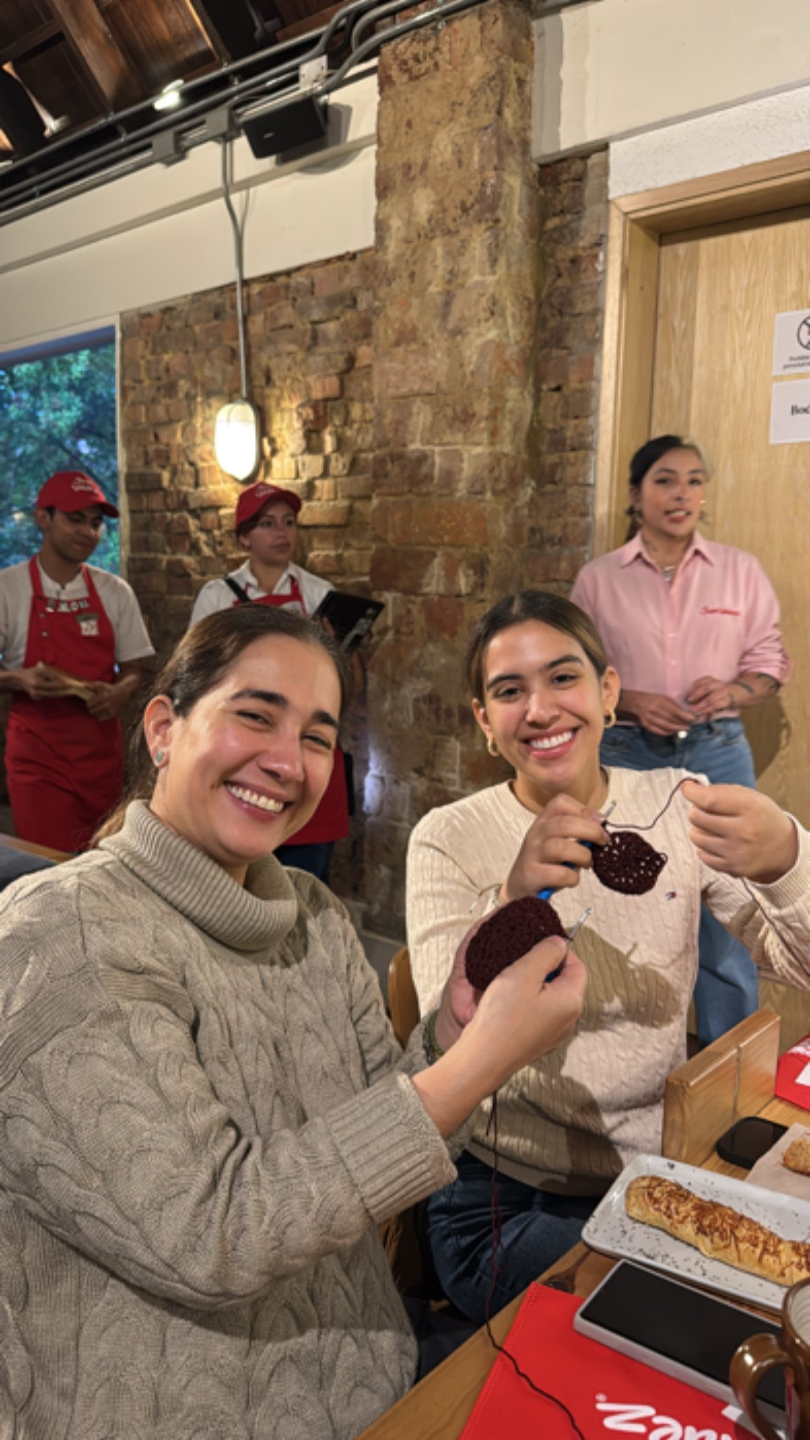 Taller Presencial Cali CafeCrochet Juan Valdez PortaTermo Montaña // 22 Nov. 2025 - Imagen 6